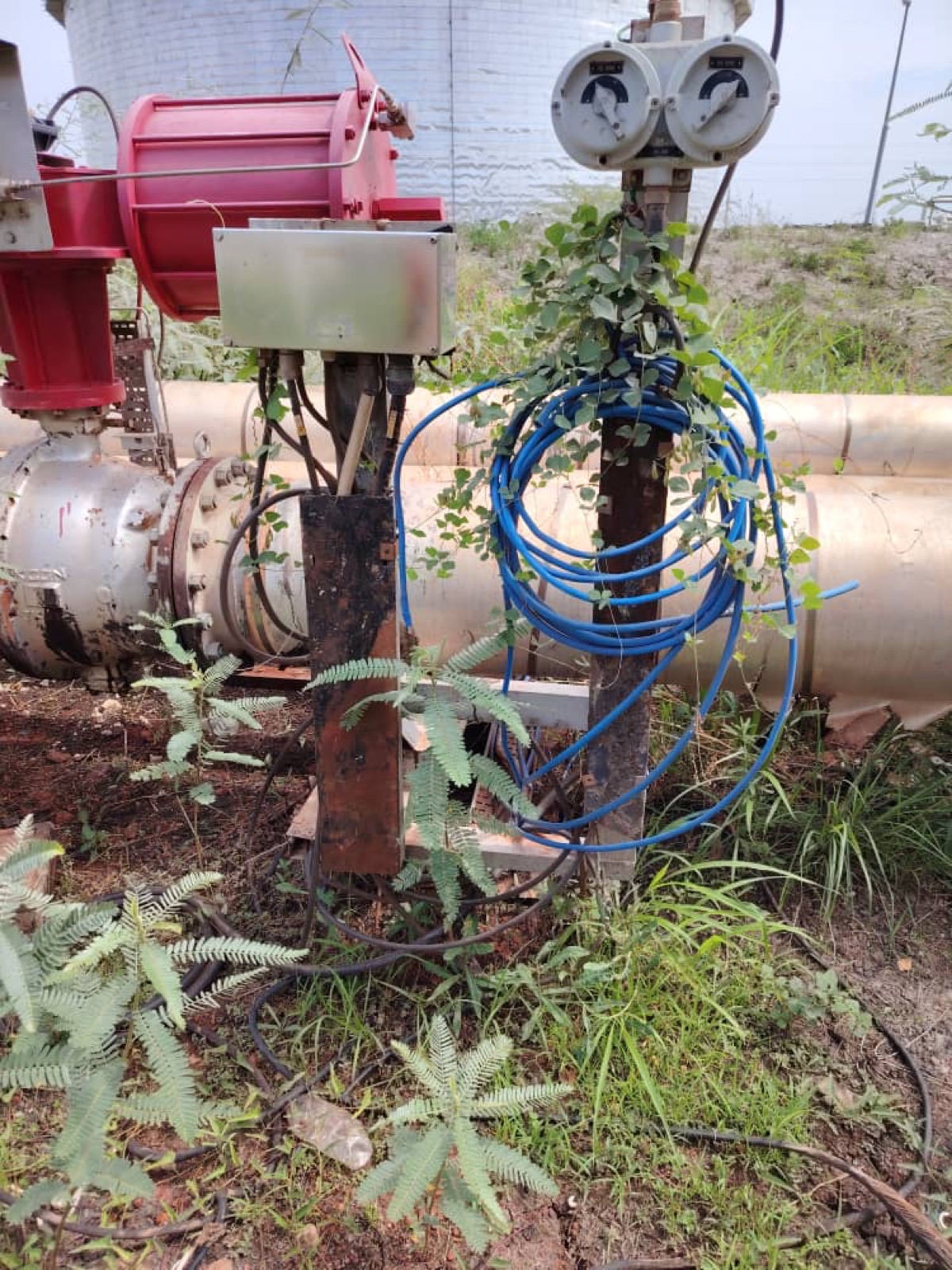 Cable termination at the well site